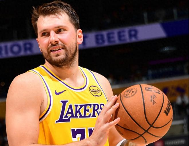 季后赛前哨战，湖人与活塞再度交锋！